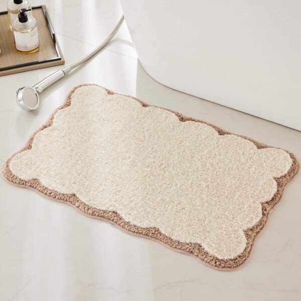 Luxury Microfiber Bathroom Rugs, Beige Sand Scalloped Bath Rug Boho Farmhouse Cute Aesthetic Preppy Bath Mat for Bathroom, Tub, Floor Carpet, Sink, Shower, Anti Slip, orbent, 26x16